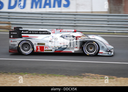 Audi Sport Team Joest Audi R18 E-Tron Quattro di Lotterer, Fassler & Treluyer al 2013 la 24 Ore di Le Mans Foto Stock