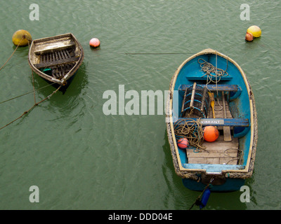 Barche da pesca e delle boe Folkestone Harbour Foto Stock