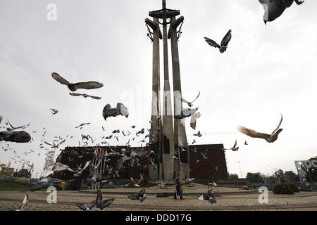 Gdansk, Polonia 31st, Agosto 2013 Solidarietà Square, caduti i lavoratori del cantiere un monumento in Gdansk. 800 carrier-piccioni flyies da Danzica a Varsavia per onore di Danzica accordi di agosto anniversario. Credito: Michal Fludra/Alamy Live News Foto Stock