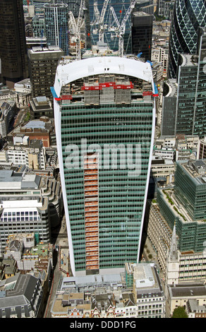 Vista aerea dell'edificio Walkie-Talkie nella City di Londra, conosciuto anche come la Pinta a causa della sua forma Foto Stock