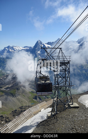 La Funivia arriva a Schilthorn Piz Gloria, - utilizzato come location del film di James Bond Al servizio segreto di Sua Maestà Foto Stock