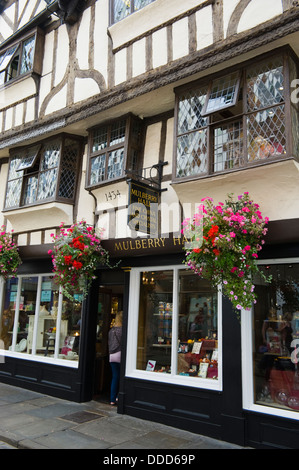 Il Mulberry HALL store datata 1434 a Stonegate nel centro della città di York North Yorkshire England Regno Unito Foto Stock