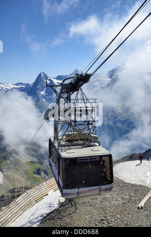 La Funivia arriva a Schilthorn Piz Gloria, - utilizzato come location del film di James Bond Al servizio segreto di Sua Maestà Foto Stock