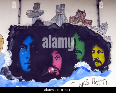 Paisley Street Beatles Liverpool opera d'arte murale, Docklands di Liverpool, Merseyside North West England, Regno Unito Foto Stock