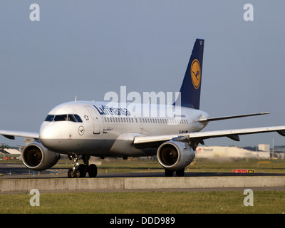 D-AILP Lufthansa Airbus A319-114 - CN 717 rullaggio 22Luglio2013 pic-001 Foto Stock