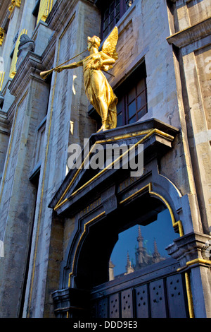 Statua di La Maison Des Ducs De Brarant, Grand Place Bruxelles, Belgio Foto Stock