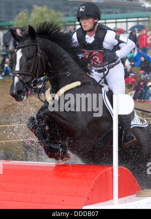 Malmo, Svezia. 31 Agosto, 2013. Eventer tedesco Michael Jung corre sul suo cavallo Halunke durante il cross country concorrenza della Comunità Eventing Championships di Malmo, Svezia, 31 agosto 2013. Foto: JOCHEN LUEBKE/dpa/Alamy Live News Foto Stock