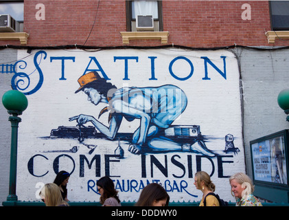 Williamsburg Subway Station Street in Brooklyn NYC Foto Stock