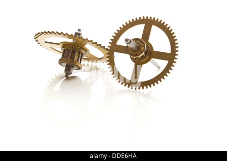 Meccanismo di ingranaggi isolati su sfondo bianco Foto Stock