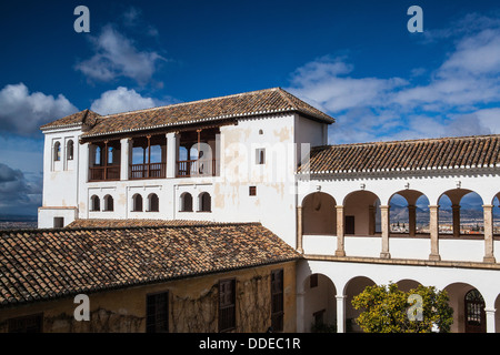 Galleria arcuata windows del Sud Pavillon del Generalife nel complesso Alhambra Foto Stock