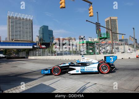 Baltimore, Maryland, Stati Uniti d'America. 1 Sep, 2013. Indycar, Grand Prix di Baltimora, Baltimore, MD, 30 agosto-settembre 1 2013, Helio Castroneves, Team Penske © Ron Bijlsma/ZUMAPRESS.com/Alamy Live News Foto Stock