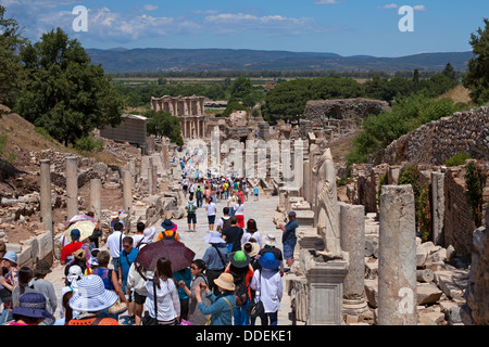 Unidentified turisti visitano i greco-rovine romane di Efeso su Giugno 03, 2013 Foto Stock