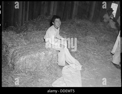 Al Poston Internment Camp in Arizona, cuochi e cuochi di origine giapponese furono impiegati per preparare i pasti per gli altri evacuati, contribuendo alle operazioni del campo durante la seconda guerra mondiale Foto Stock