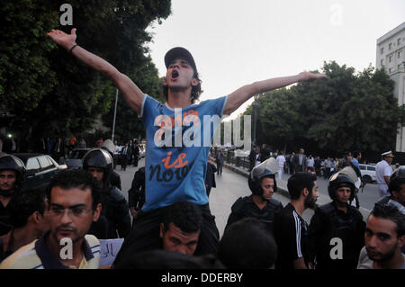 Il Cairo, Egitto. 01 Sep, 2013. I dimostranti egiziani gridare slogan contro l'amministrazione USA prima di un Arabo riunione dei Ministri degli Esteri, il campionato s sede al Cairo, Egitto, 01 settembre 2013. La riunione è prevista per concentrarsi sulla crisi siriana. Il Segretario di Stato americano John Kerry detto su 01 Settembre che noi azione militare contro la Siria è possibile senza l'approvazione del Congresso degli Stati Uniti © ZUMA Press, Inc./Alamy Live News Foto Stock