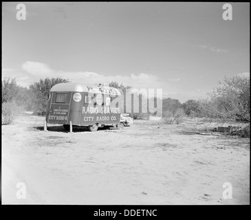 Il campo di internamento di Poston in Arizona aveva un proprio servizio radio, che faceva parte delle infrastrutture che fornivano notizie e intrattenimento a coloro che erano detenuti durante la seconda guerra mondiale Foto Stock