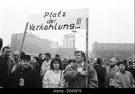 Lunedì manifestazioni hanno luogo di nuovo a Lipsia nel marzo 1991 per protestare contro la disoccupazione nel corso della riunificazione tedesca. Foto Stock