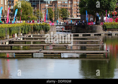 Londra, Regno Unito. 01 Sep, 2013. Londra è a ospitare la data di inizio e fine del 2013-14 edizione di The Clipper il giro del mondo in barca a vela, lasciando la capitale il 1 settembre 2013 e non tornare fino a Luglio 2014 dopo racing 40.000 miglia visitando 14 porte su sei continenti con la più lunga del mondo Ocean race. La manifestazione vedrà il debutto della terza generazione Clipper 70 ocean racing yacht, che era stato lanciato quest'anno a St Katharine Docks. © Ashok Saxena/Alamy Live News Foto Stock