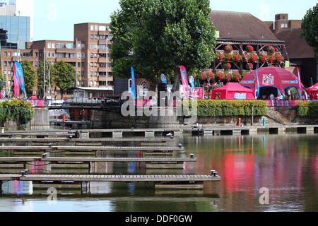 Londra, Regno Unito. 01 Sep, 2013. Londra è a ospitare la data di inizio e fine del 2013-14 edizione di The Clipper il giro del mondo in barca a vela, lasciando la capitale il 1 settembre 2013 e non tornare fino a Luglio 2014 dopo racing 40.000 miglia visitando 14 porte su sei continenti con la più lunga del mondo Ocean race. La manifestazione vedrà il debutto della terza generazione Clipper 70 ocean racing yacht, che era stato lanciato quest'anno a St Katharine Docks. © Ashok Saxena/Alamy Live News Foto Stock