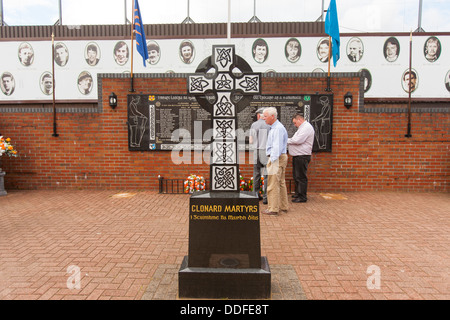 Un monumento commemorativo e un giardino per i martiri di Clonard nella parte occidentale di Belfast keps la memoria del 1969 decessi sulla strada di Bombay Foto Stock