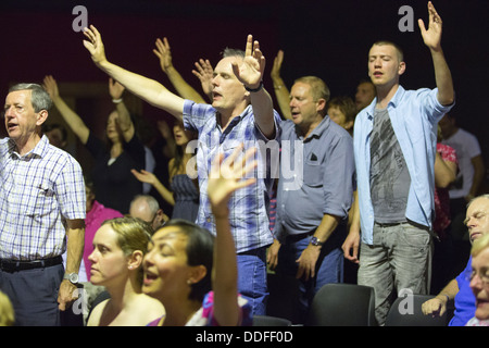 La vittoria di chiesa nella periferia di Cwmbran che ospita un revival pentecostale nel Galles del Sud, Regno Unito Foto Stock