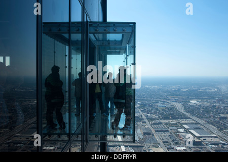 Piattaforma di Osservazione finestra john hancock tower CENTER (©BRUCE GRAHAM / SOM 1969) DOWNTOWN CHICAGO ILLINOIS USA Foto Stock