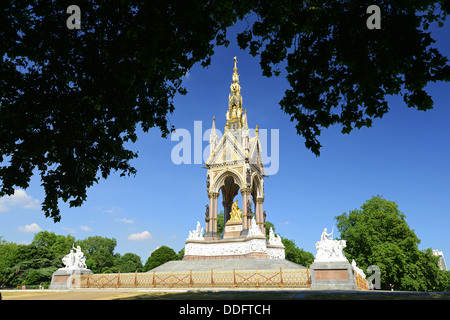 L'Albert Memorial, i giardini di Kensington, London, England, Regno Unito Foto Stock