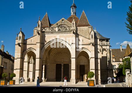 La cattedrale di Notre Dame a Beaune Francia Foto Stock