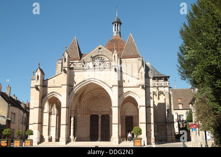 La cattedrale di Notre Dame a Beaune Francia Foto Stock