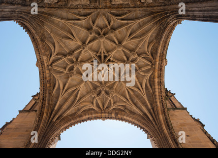 Arco d'ingresso alla cattedrale in mattoni di Sainte-Cecile, un sito Patrimonio Mondiale dell'UNESCO in Albi, Tarn Distretto di Francia Foto Stock