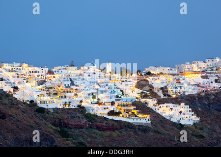 Firostefani in serata a Santorini, Grecia. Foto Stock