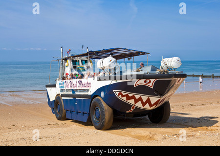 Hunstanton gite in barca da Searles in Wiley il mostro di lavaggio Hunstanton beach North Norfolk città costiera England Regno Unito GB EU Europe Foto Stock