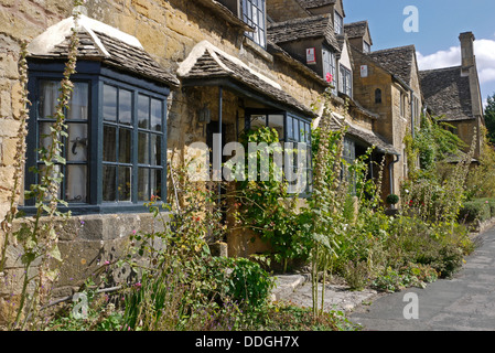 Cottage Gardens in Broadway, Cotswolds, Worcestershire, England, Regno Unito Foto Stock