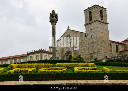 Ingreja chiesa Matriz,la camera municipal town hall con vista su Rio cavado e del XIV secolo ponte,barcelos,Portogallo settentrionale Foto Stock