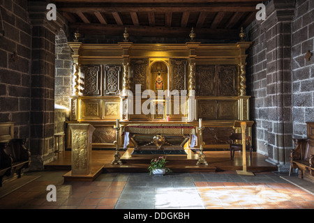 La piccola cappella all interno della cattedrale romanica di Notre-dame nella parte vecchia della città di Le Puy-en-Velay nel centro sud della Francia Foto Stock