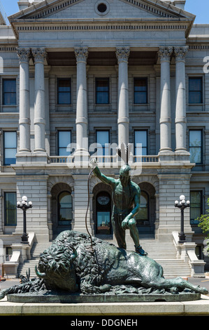 La scultura di fronte alla Colorado State Capitol, Denver, Colorado, STATI UNITI D'AMERICA Foto Stock