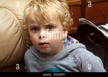 Foto di famiglia toddler boy infastiditi Foto Stock