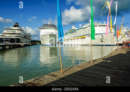 Navi da crociera, St. John's Harbour, Antigua Foto Stock
