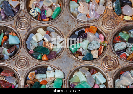 Pietre levigate in metallo antichi vassoio da forno Foto Stock