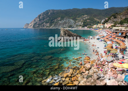 Monterosso al Mare spiaggia, Cinque Terre Liguria, Italia Foto Stock