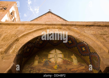 Un affresco sopra la porta di ingresso alla Chiesa della Trasfigurazione al Monastero di Santa Caterina, la penisola del Sinai, Egitto Foto Stock