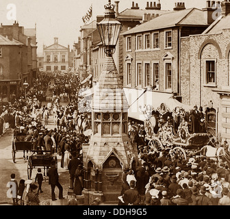 Luton George Street Sanger il Circus Parade periodo Vittoriano Foto Stock