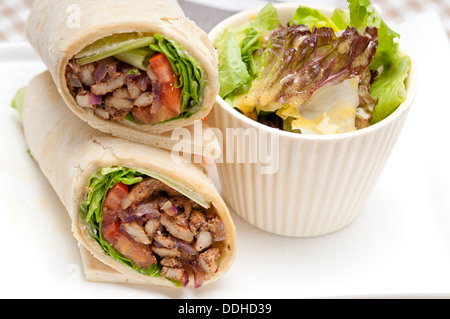 Kafta shawarma pollo pita rullo di avvolgimento sandwich araba tradizionale mid east cibo Foto Stock