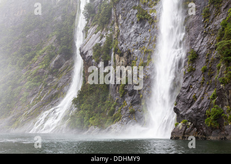 La Fata cade in Milford Sound Foto Stock