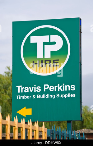 Segno per Travis perkins noleggio dell'attrezzo e la creazione di società di forniture nella città di York North Yorkshire England Regno Unito Foto Stock