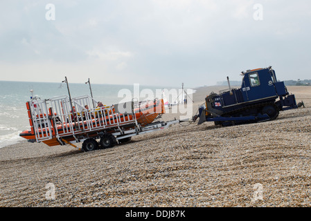 Walmer scialuppa di salvataggio praticando un recupero di spiaggia Foto Stock