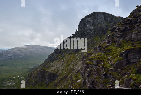 Il vertice scogliere di Spidean Coinich (a) Corbett sulla montagna scozzese Quinag nel Nord Ovest Highlands della Scozia. Foto Stock