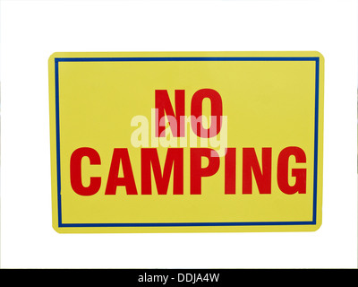 Nessun segno di campeggio su sfondo bianco Foto Stock