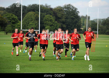 Cardiff, Galles, UK. Il 3 settembre 2013. Galles squadra di calcio di formazione presso il Vale Resort vicino a Cardiff oggi davanti a loro scontro con la Macedonia per venerdì di Coppa del Mondo di qualificazione. Credito: Phil Rees/Alamy Live News Foto Stock