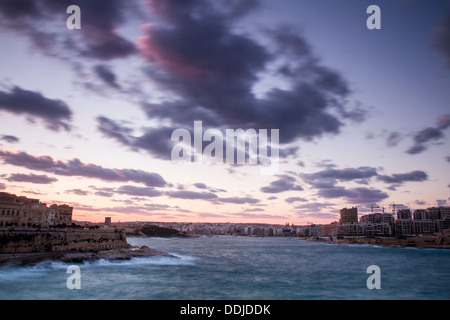 Sliema visto dalla Valletta, Malta. Foto Stock