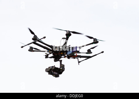 Hexacopter drone di sorveglianza come usato da Sky Sport Foto Stock